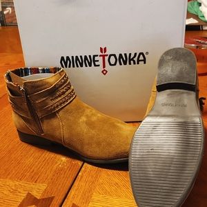 Minnetonka Dixon Boot size 11